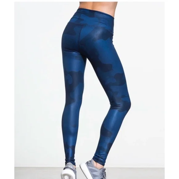 ALO Yoga Navy Blue Camo Airbrush Legging High Rise - Picture 2 of 16
